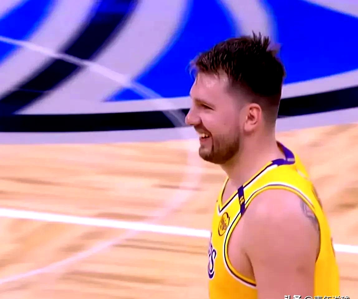 包含国王逆转爵士，东契奇高光表现的词条