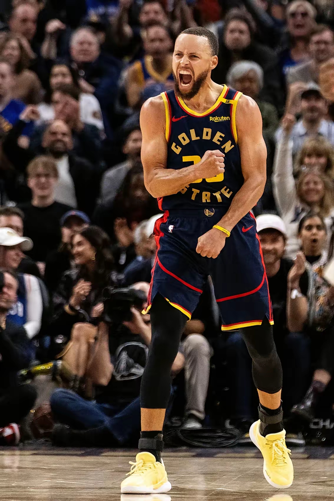 关于美国男篮险胜鹈鹕，库里高光表现的信息