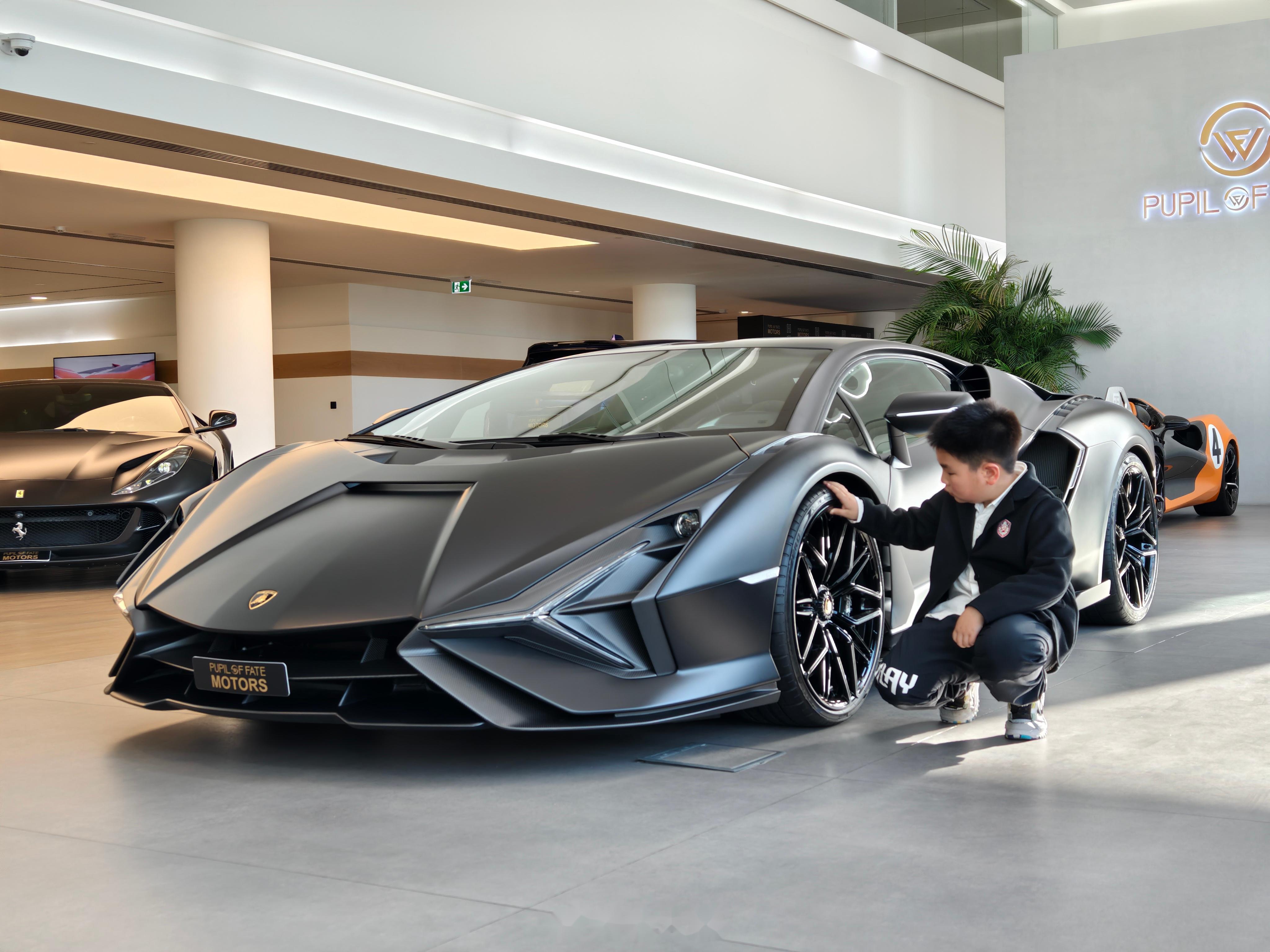 法拉利险胜迈凯伦，诺里斯高光表现的简单介绍