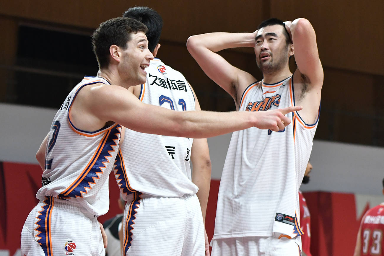 上海队绝杀新疆队，范弗利特带队取胜